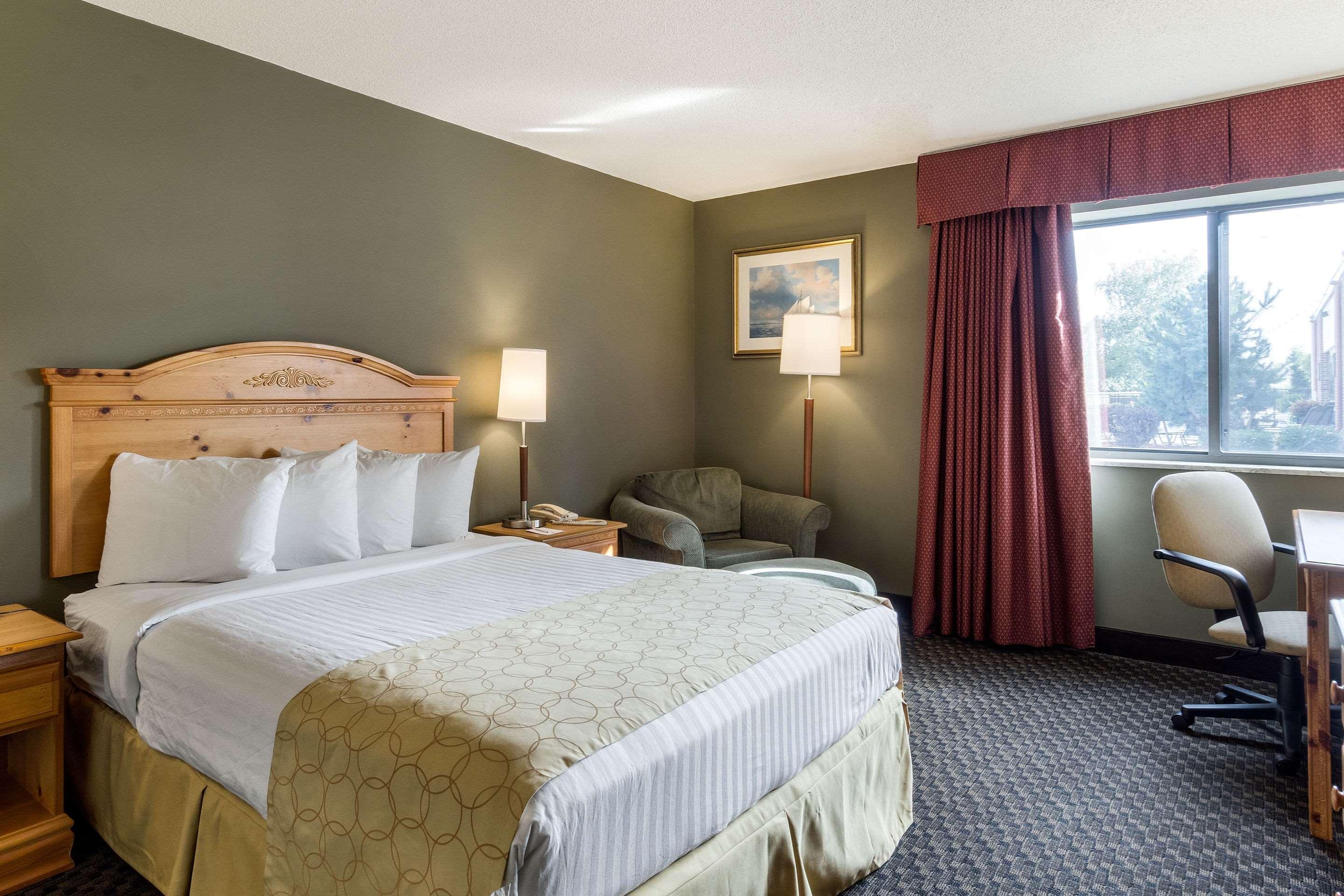 Clarion Hotel Seekonk - Providence Экстерьер фото