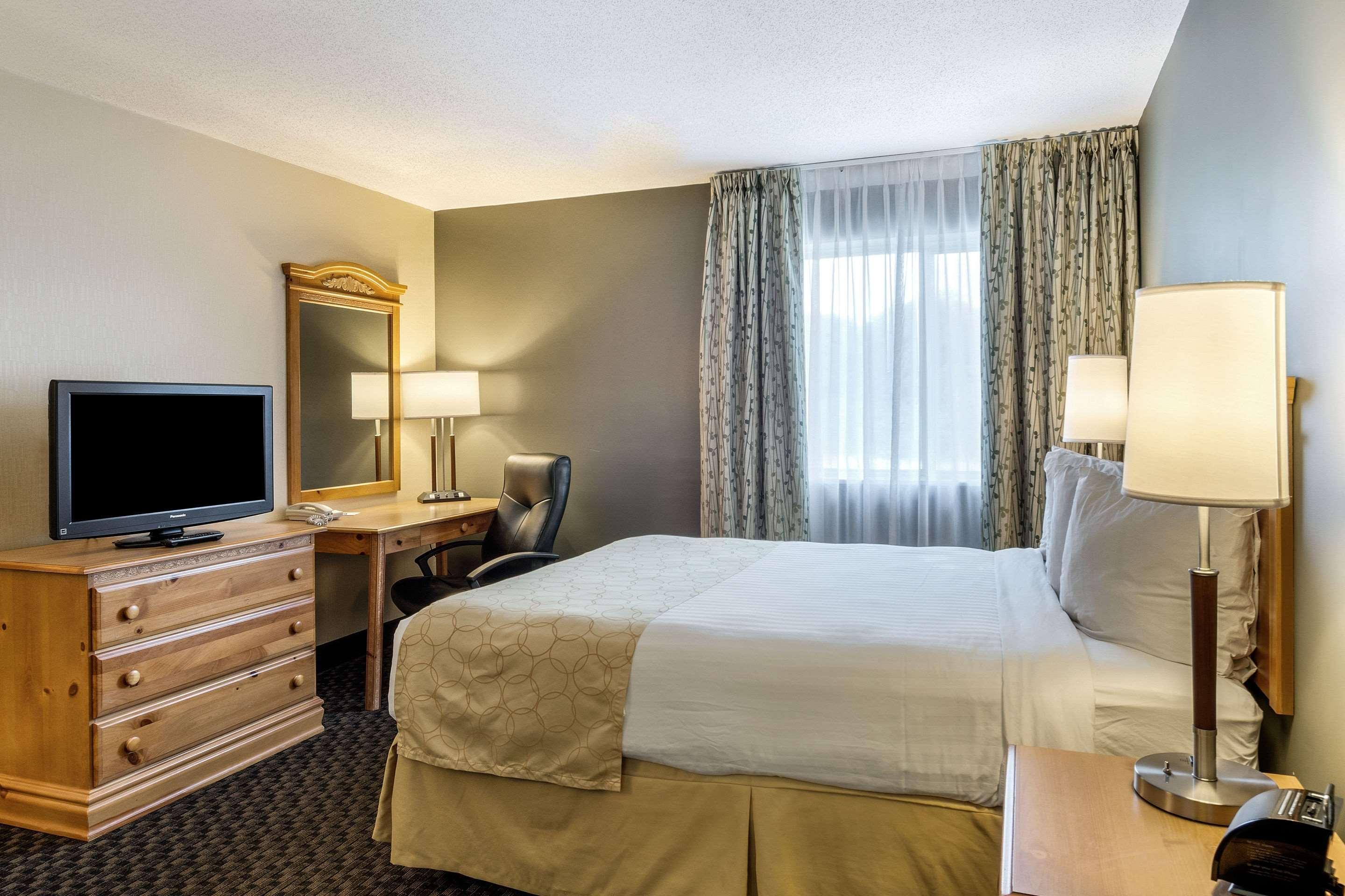 Clarion Hotel Seekonk - Providence Экстерьер фото