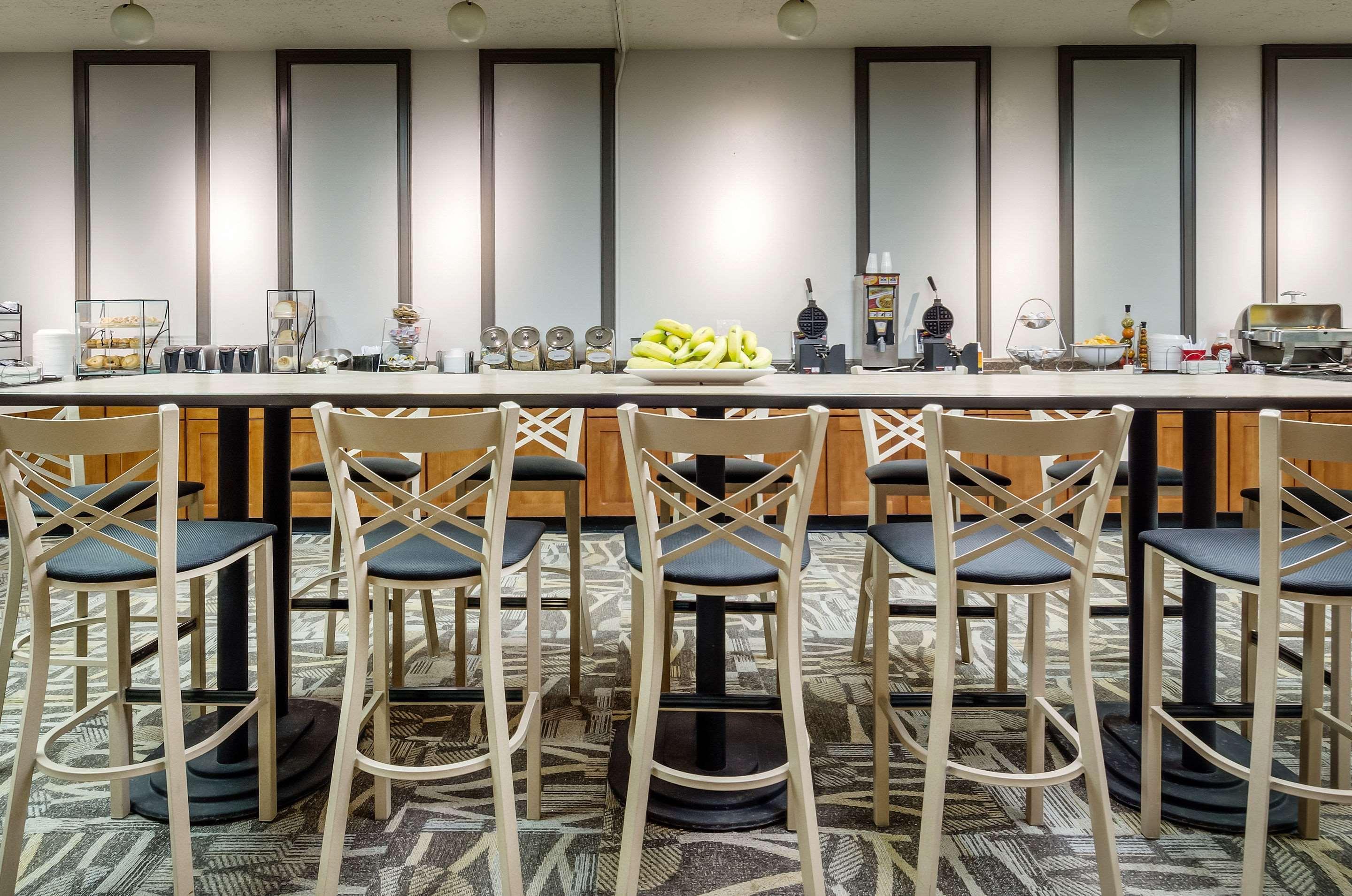Clarion Hotel Seekonk - Providence Экстерьер фото