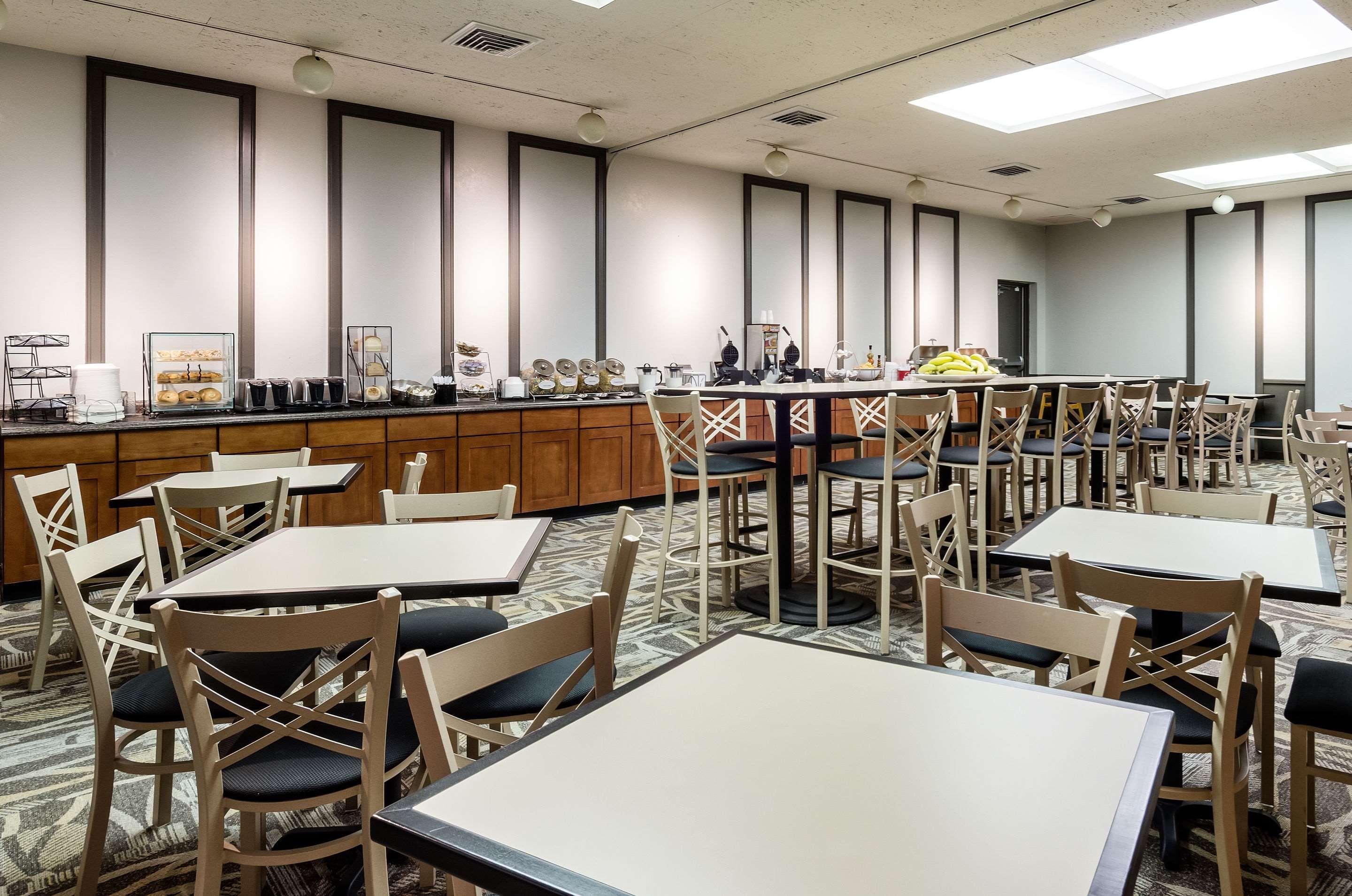 Clarion Hotel Seekonk - Providence Экстерьер фото