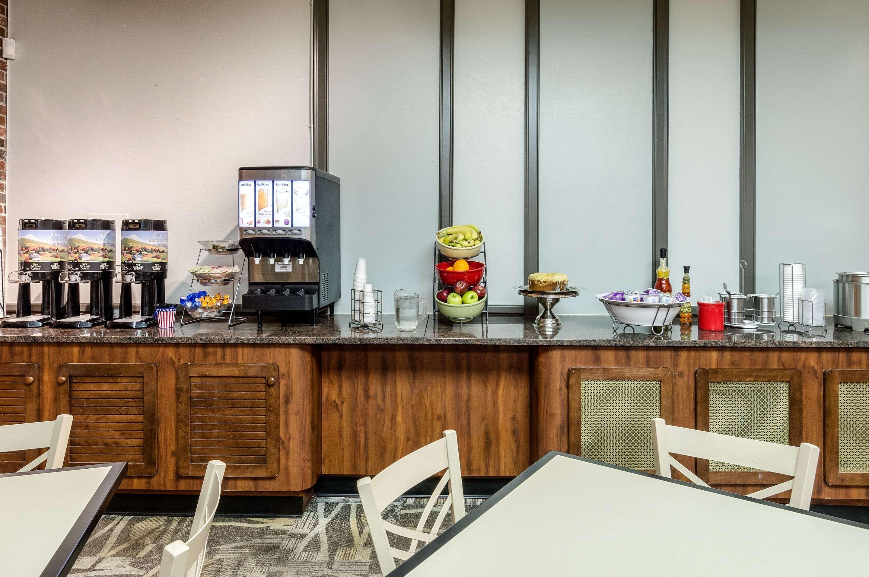 Clarion Hotel Seekonk - Providence Экстерьер фото
